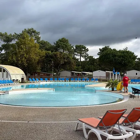 Mobil 4 Etoiles Les Viviers Campingplads